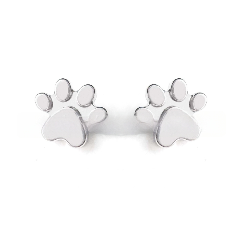 Kaķa nagla uz lūpām — pulēts G23 titāns, ģeometrijiska forma, universāls stils