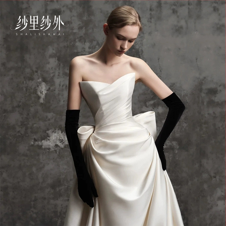 Moterų ilgos velūro pirštinės – elastinės, skirtos pasirodymams ir aprangai, tinkamos žiemai, pavasariui ir rudeniui