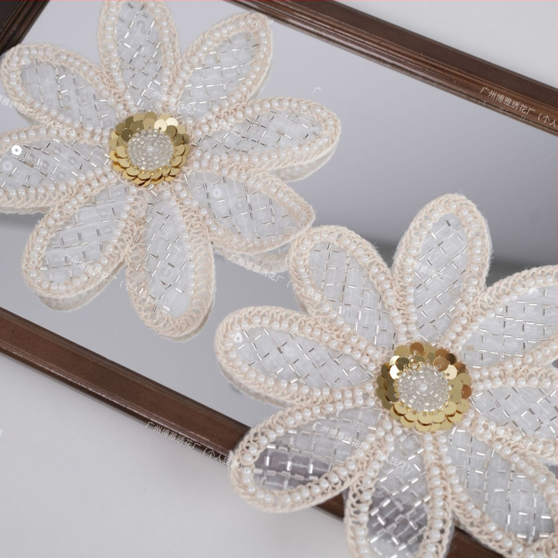 Drabužių pleistras siuvinėtas su perlomis — 3D gėlės širdies ir saulėgrąžių motyvais, etninis stilius, siuvinėjimas ir spauda, vasara 2025