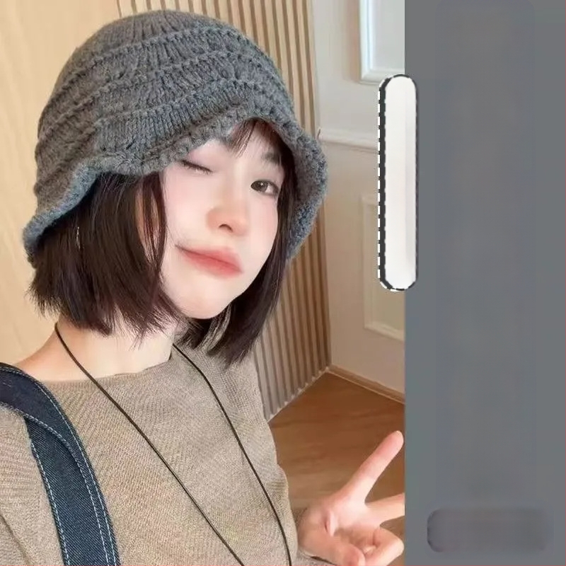 Moterų skrybelė-peruka, trumpi tiesūs plaukai megztose skrybelėse, aukštos temperatūros pluoštas, ausų apsauga