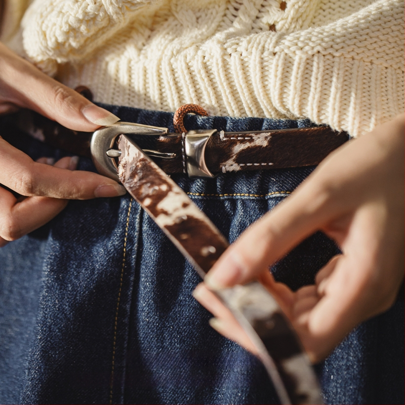 Женски колан от говедска кожа, катарама с щифт от сплав, тънък дизайн, технология за обработка 10010