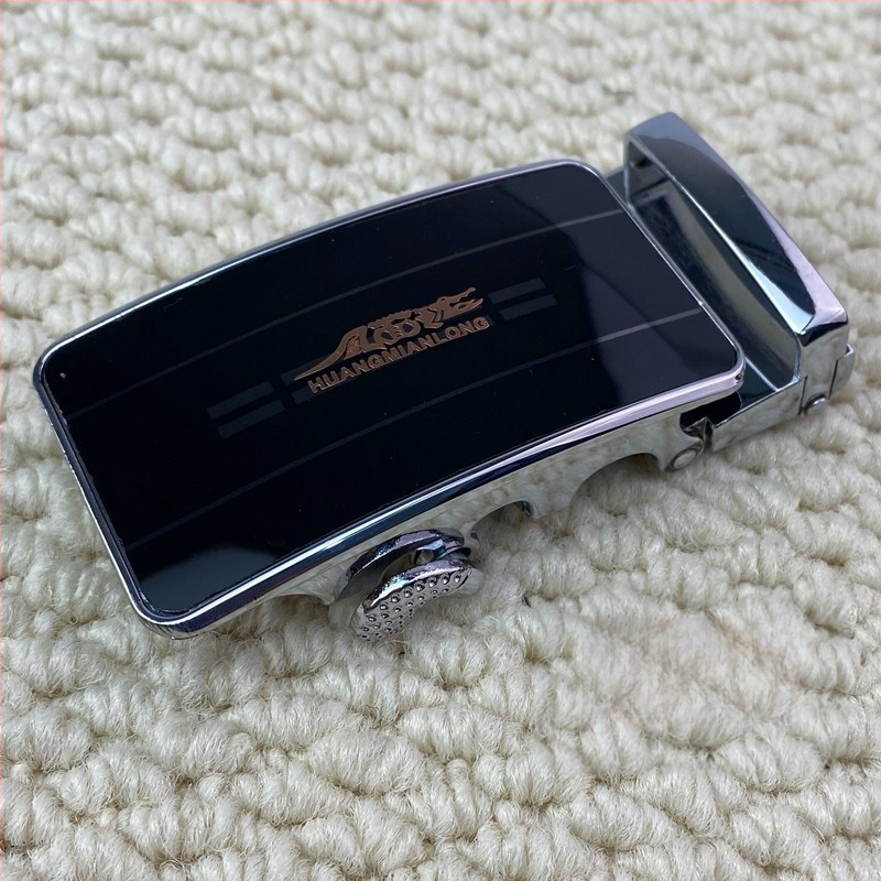 Automatinė diržo sagtis iš lydinio, stačiakampio formos, skirta lauko naudojimui, verslo stilius.