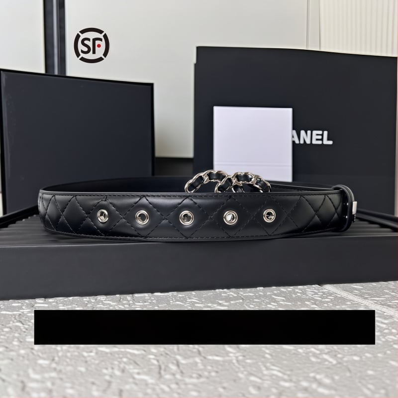 Moteriška juosta su varine ovaline sagtimi, lygi sagtis, raidžių raštas, laisvalaikio stilius