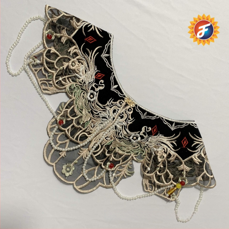 Детски аксесоар за дрехи с водноразтворима бродерия, облачна бродерия на раменете, мотив пеперуда върху яка и мънистени акценти