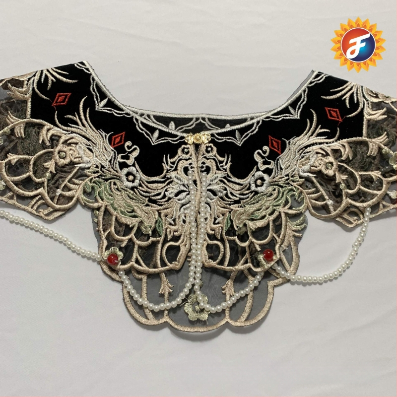 Детски аксесоар за дрехи с водноразтворима бродерия, облачна бродерия на раменете, мотив пеперуда върху яка и мънистени акценти