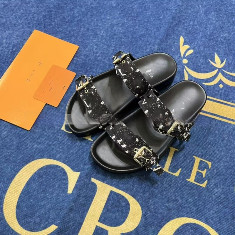 Unisex flipflopi pieaugušajiem, augšējā daļa no mikrošķiedras ādas, gumijas zole, aizvēršana ar vienu klikšķi