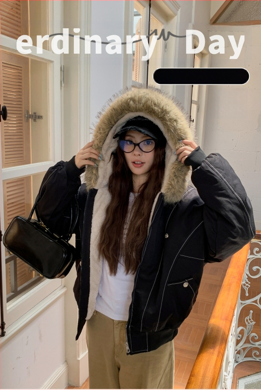 Parka cu glugă și guler din blană artificială demontabil, umplutură din puf-bumbac, exterior poliester, croială lejeră, iarnă 2025