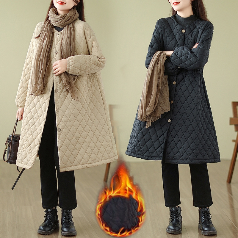 Palton feminin din bumbac cu umplutură (71–80%), quilting diamant, lungime lungă, guler rotund, închidere cu nasturi pe un singur rând