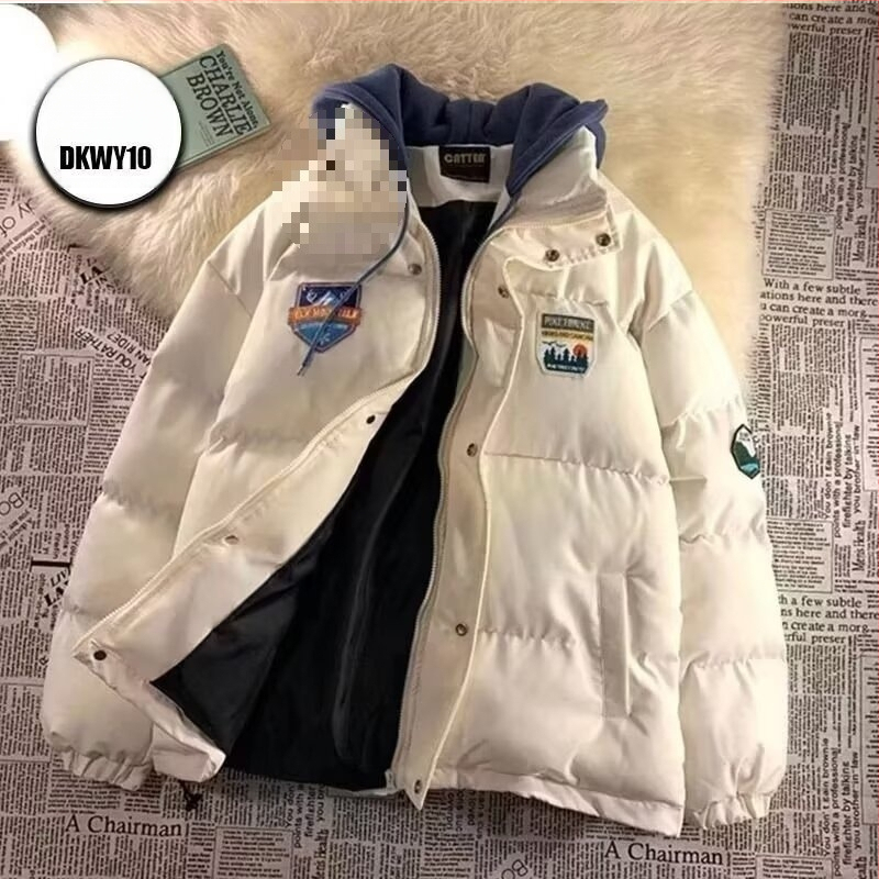 Jachetă căptușită cu bumbac, cu glugă, croială lejeră, mâneci lungi, închidere cu fermoar, lungime medie 50–65 cm