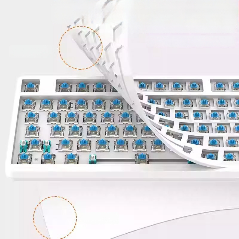 104 mygtukų mechaninė klaviatūra, laidinis ryšys, ašies tipo jungiklis, 1,6 m laidas