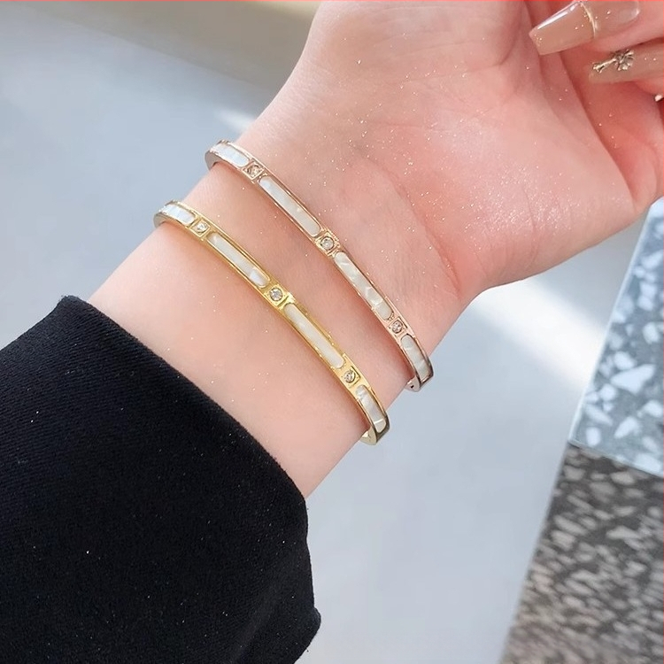 Brățară pentru femei din oțel de titan, design cu segmente de bambus — bandă rotundă minimalistă, lux ușor, lansare vară 2024