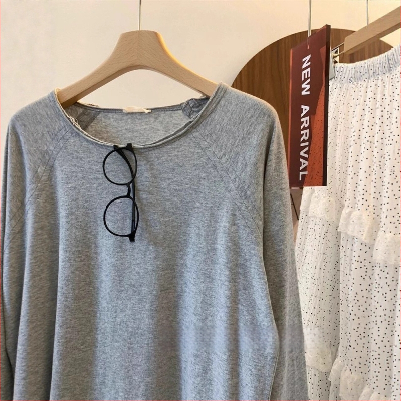 Ženski pamukasti T‑shirt s dugim rukavima, jednobojna boja, raglan rukavi, rolani rub, okrugli izrez, ležeran kroj, jesen 2025