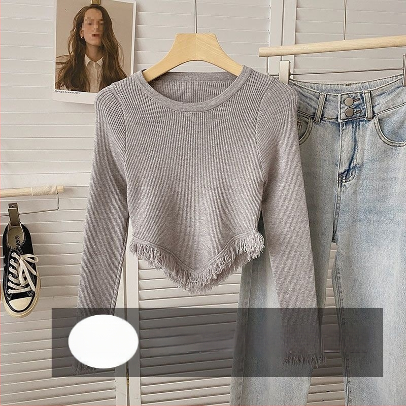 Ženski pleteni crop top s resicama, asimetričan rub, dugi rukav, okrugli izrez