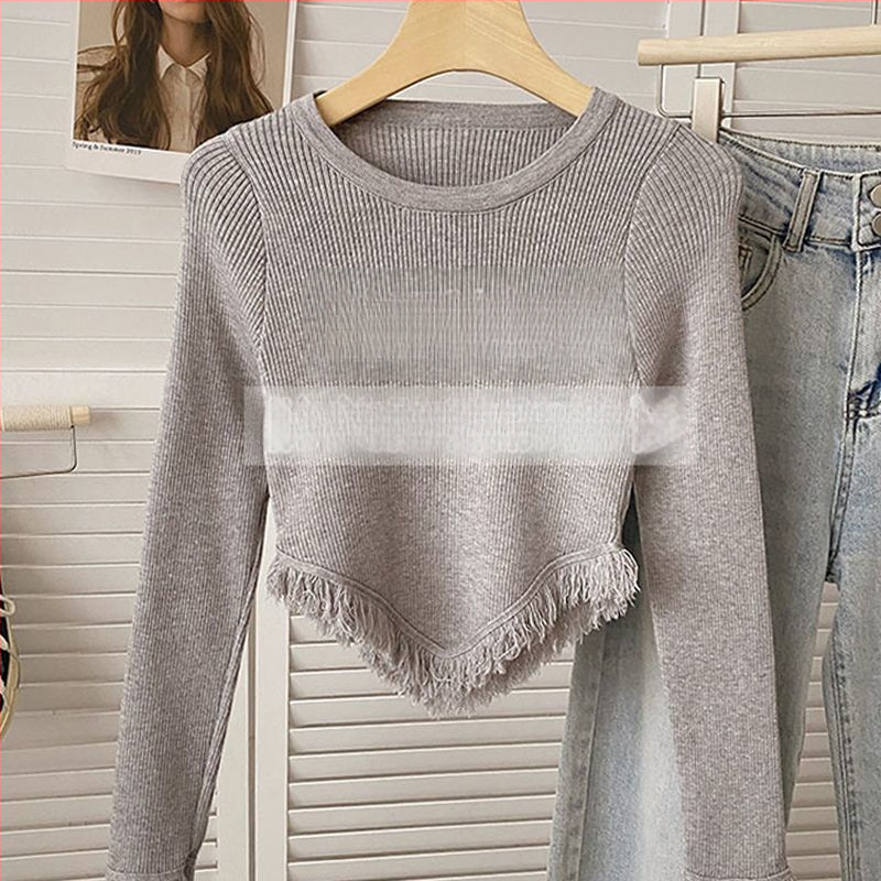Ženski pleteni crop top s resicama, asimetričan rub, dugi rukav, okrugli izrez