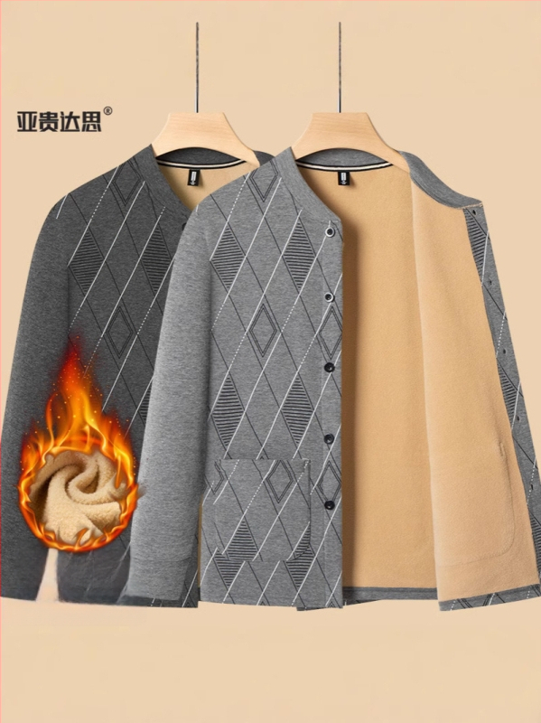 Muška zimska cardigan-jakna s flisom, karirani uzorak, stojeći ovratnik, jednobrojno zatvaranje, regularne duljine, dugi rukavi, bez kapulje, džepovi.