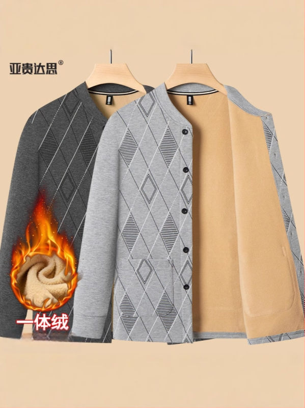 Muška zimska cardigan-jakna s flisom, karirani uzorak, stojeći ovratnik, jednobrojno zatvaranje, regularne duljine, dugi rukavi, bez kapulje, džepovi.