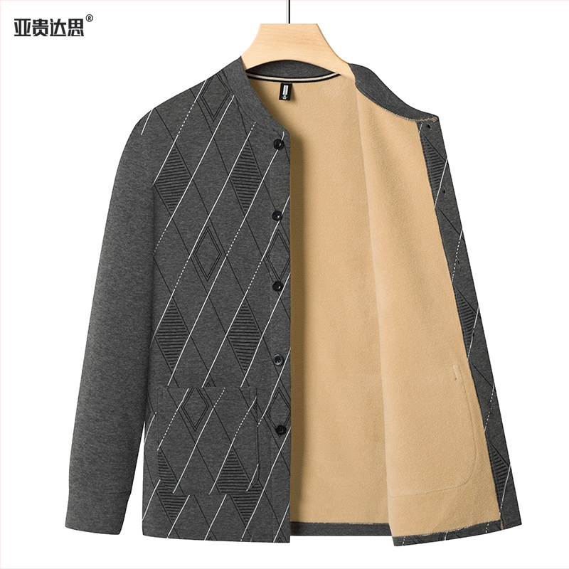Muška zimska cardigan-jakna s flisom, karirani uzorak, stojeći ovratnik, jednobrojno zatvaranje, regularne duljine, dugi rukavi, bez kapulje, džepovi.