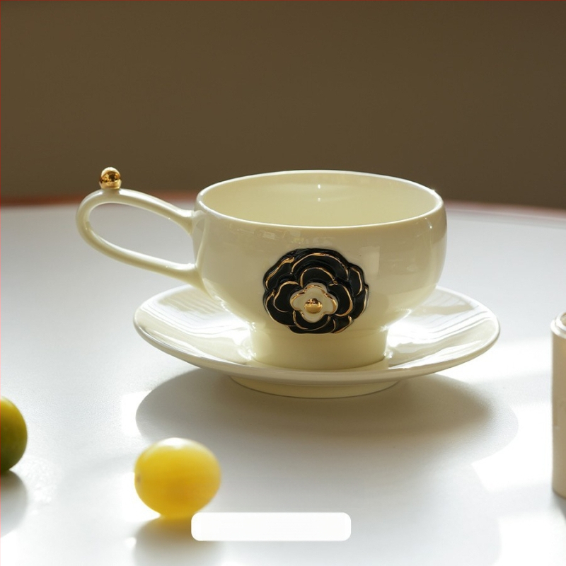 Camellia keramička šalica za kavu i tanjurić, set za kućnu upotrebu, lagani luksuz, latte art, za najbolje prijateljice