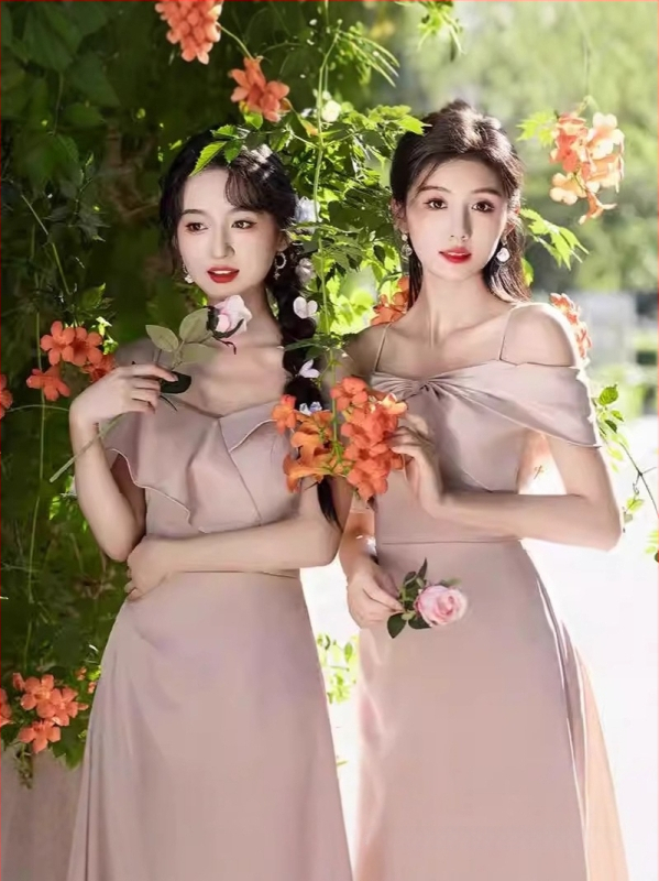 Līgavaines kleita ar augstu jostu, gara A līnija, dekolts uz vienu plecu ar dubultu apdari, princises stils