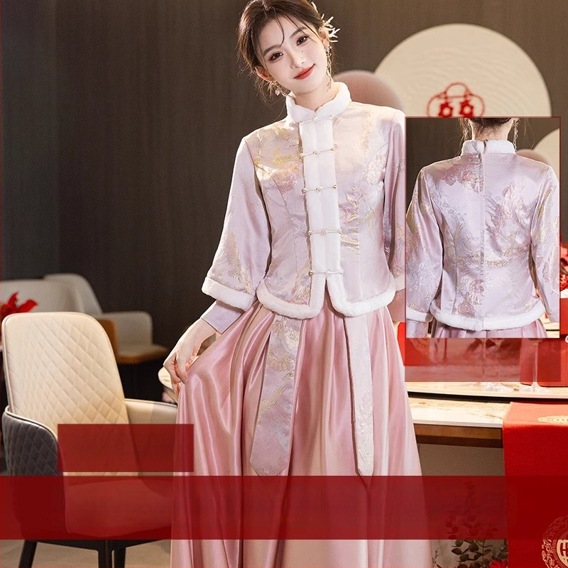 Õhtukleit - võrgust kangas, polüesteri 50-70%, pikad varrukad, ruuduline krae ja ümmarguse kinnitusega