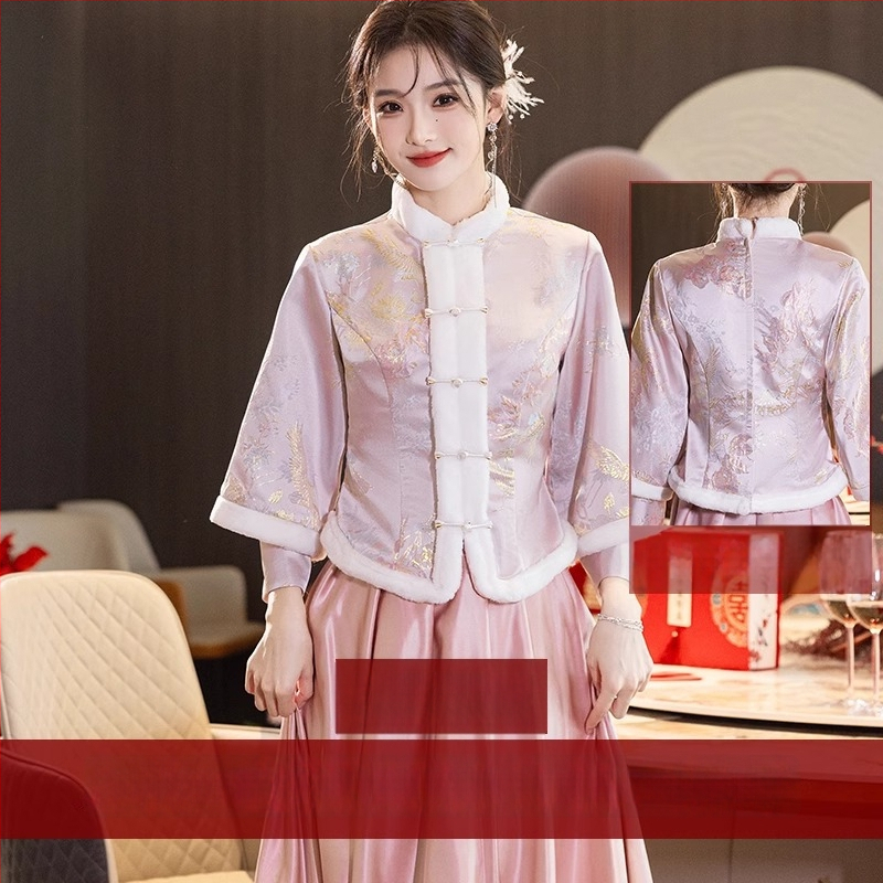 Õhtukleit - võrgust kangas, polüesteri 50-70%, pikad varrukad, ruuduline krae ja ümmarguse kinnitusega