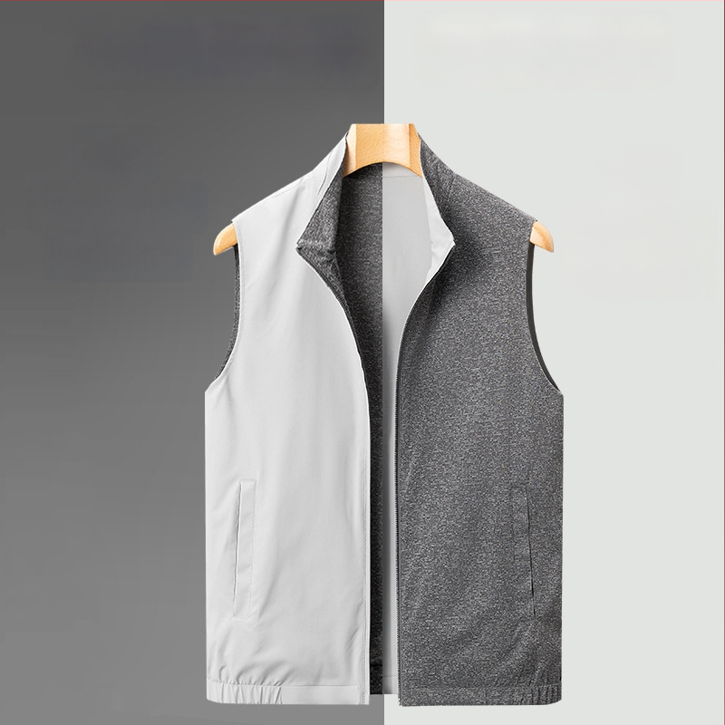 Divpusēja vīriešu veste biznesam un brīvajam laikam, ar stāvošu apkakli un rāvējslēdzēju, neilona ārējais audums ar poliesteres iekšpusi, sānu kabatas, pavasaris–rudens