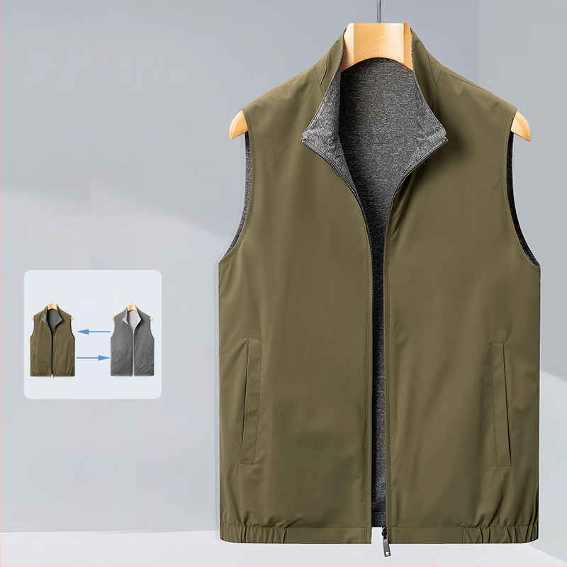 Divpusēja vīriešu veste biznesam un brīvajam laikam, ar stāvošu apkakli un rāvējslēdzēju, neilona ārējais audums ar poliesteres iekšpusi, sānu kabatas, pavasaris–rudens