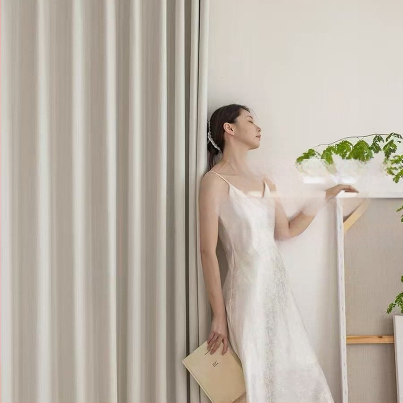 Akeni kardinad Chenille Jacquard kangast, kahepoolselt reljeefne tekstuur kõverate triipudega, Bauhausi stiil, kõrge varjatus 71–90%