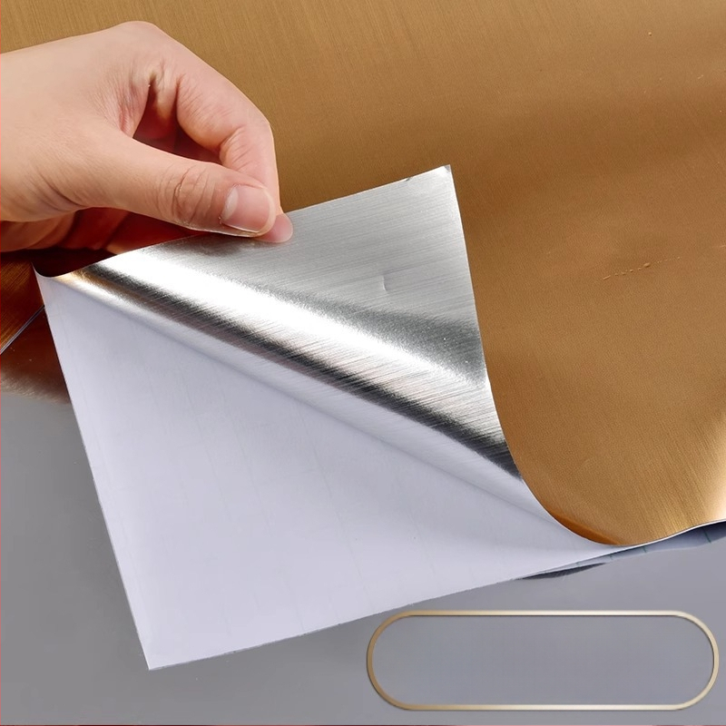 Isekleepuv PVC-folie metallilise harjatud tekstuuriga külmikutele, lifttidele, köögipindadele ja kappide renoveerimiseks (veekindel, õli- ja mustusekindlus)