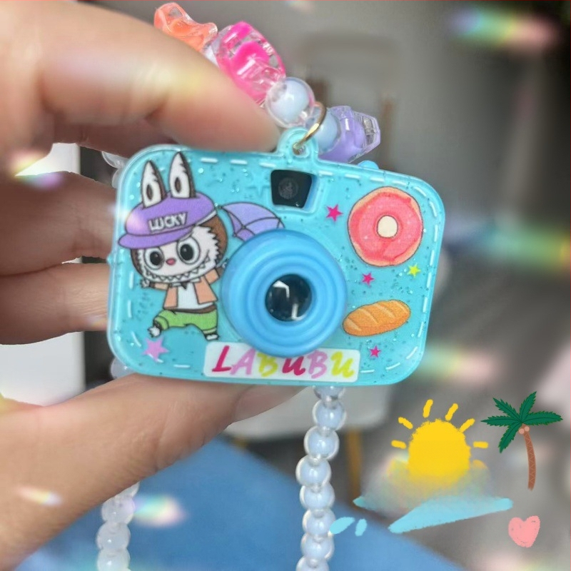 Kaelakee karikatüüriga ripats, plastik-resiin materjal, kunstlik kristall, pärlidega dekoratsioon