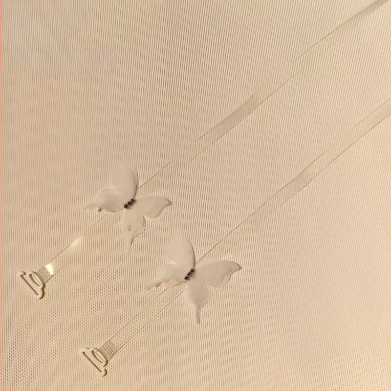 Neredzamās krūštura siksnas — caurspīdīgas, bow tie stila elementi, diamantu akcenti; Nailons; Yongwei; Izlaidums: Ziemas 2025