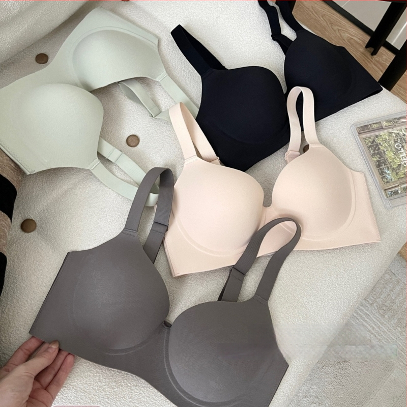 Liemenėlė su viela, nailoninis audinys, pilnas kupolas, ploni formuoti puodeliai, užpakalinė keturių eilių kabliukų uždarymas