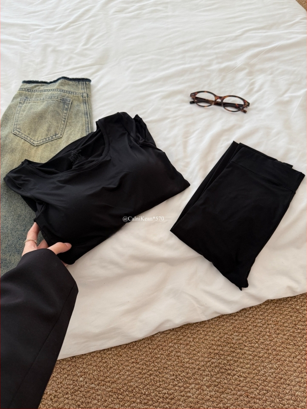 Bezšuvju plāns zemapģērbs ar krūšu spilventiņu, neilona 77% audums, elpojošs, saglabā siltumu