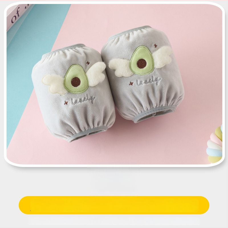 Laste veluurist varrukakaitsed – Mustuse vastane, Sügis–Talve hooaeg, Multikas muster, Vanusegrupp: 1–3 ja 3–8 aastat, Materjal: Muu