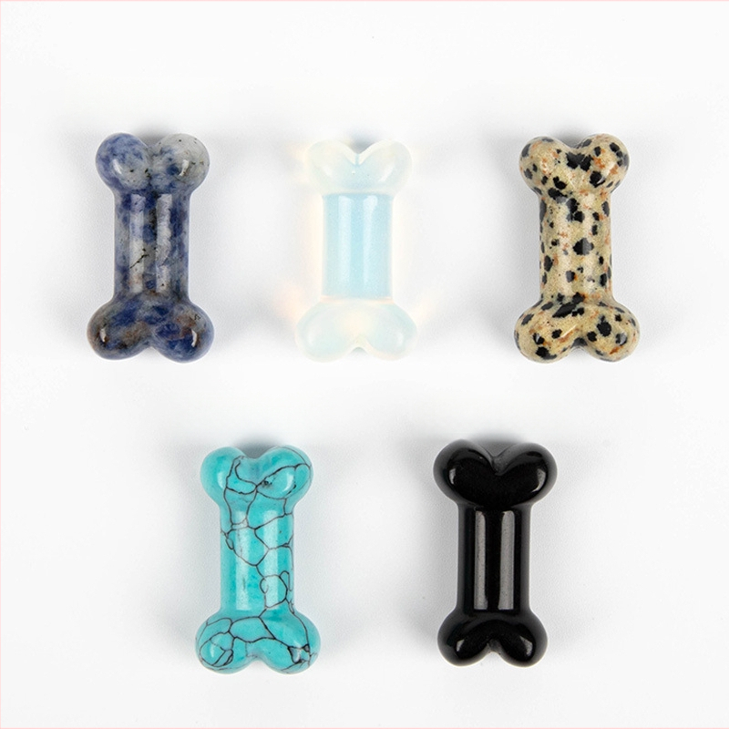 Мини кристални украси с форма на кост — естествен кристал, гравиране и полиране, възможна персонализация, геометрична форма