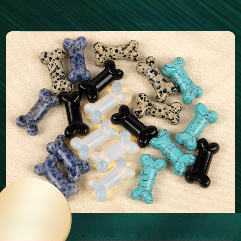 Мини кристални украси с форма на кост — естествен кристал, гравиране и полиране, възможна персонализация, геометрична форма