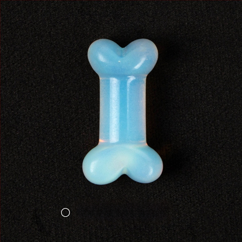 Мини кристални украси с форма на кост — естествен кристал, гравиране и полиране, възможна персонализация, геометрична форма