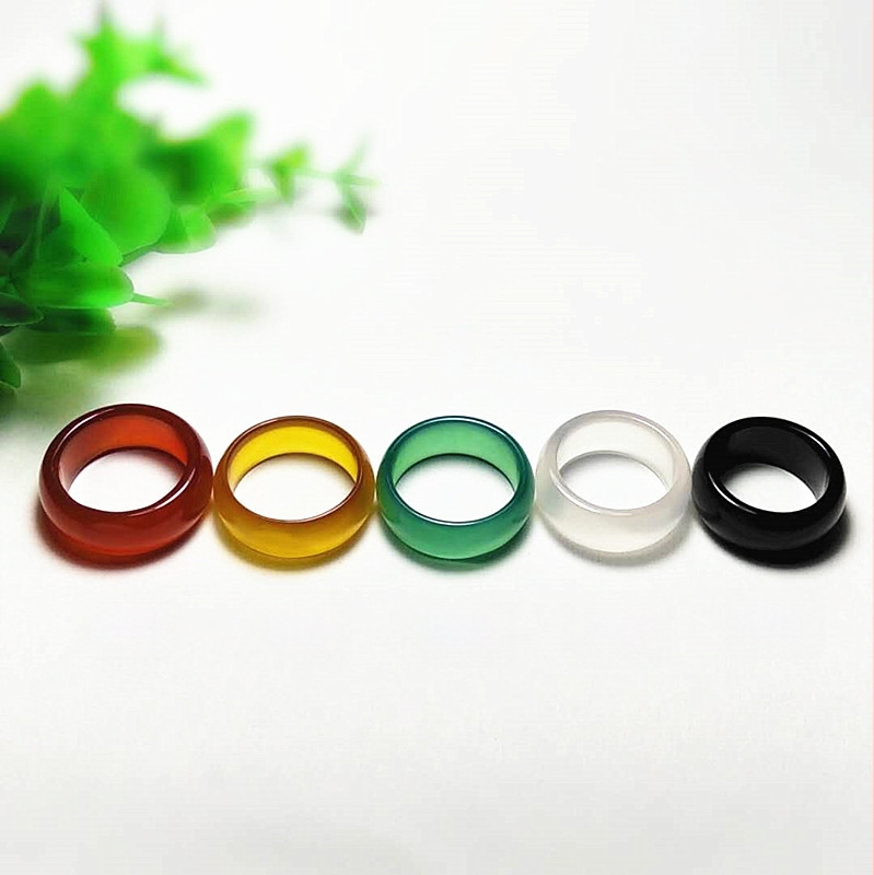 Žiedas iš agato, poliruotas paviršius, natūralus materialas, VS skaidrumas, apvalios formos