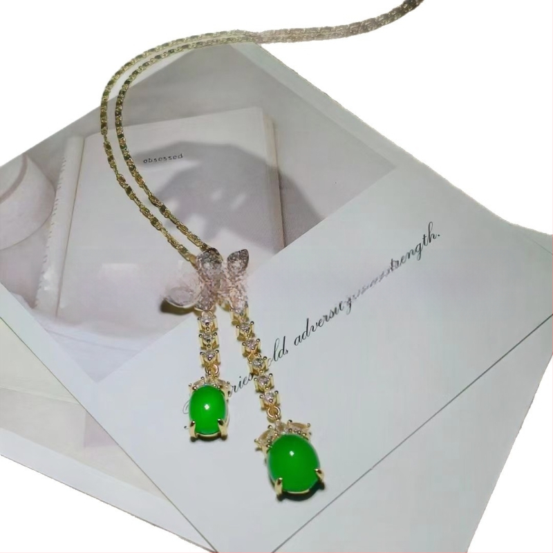 Медальон с халцедон инкрустиране, овална форма, стил пискюли, естествен камък