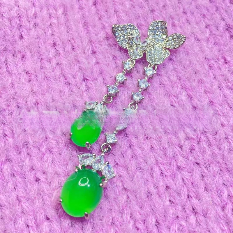 Медальон с халцедон инкрустиране, овална форма, стил пискюли, естествен камък