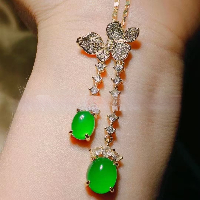 Медальон с халцедон инкрустиране, овална форма, стил пискюли, естествен камък