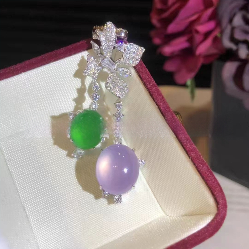 Медальон с халцедон инкрустиране, овална форма, стил пискюли, естествен камък