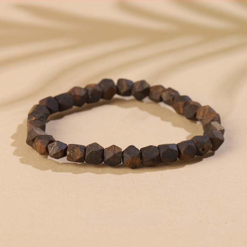 Гривна от агарово дърво с диамантени мъниста – унисекс, фина изработка, аксесоар за ръка