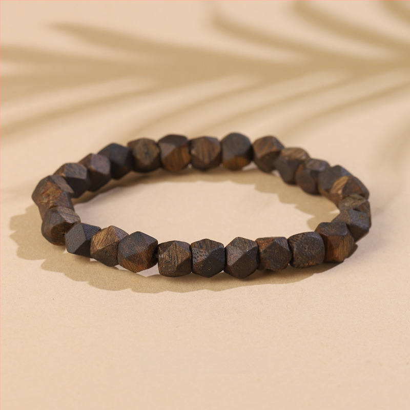 Гривна от агарово дърво с диамантени мъниста – унисекс, фина изработка, аксесоар за ръка