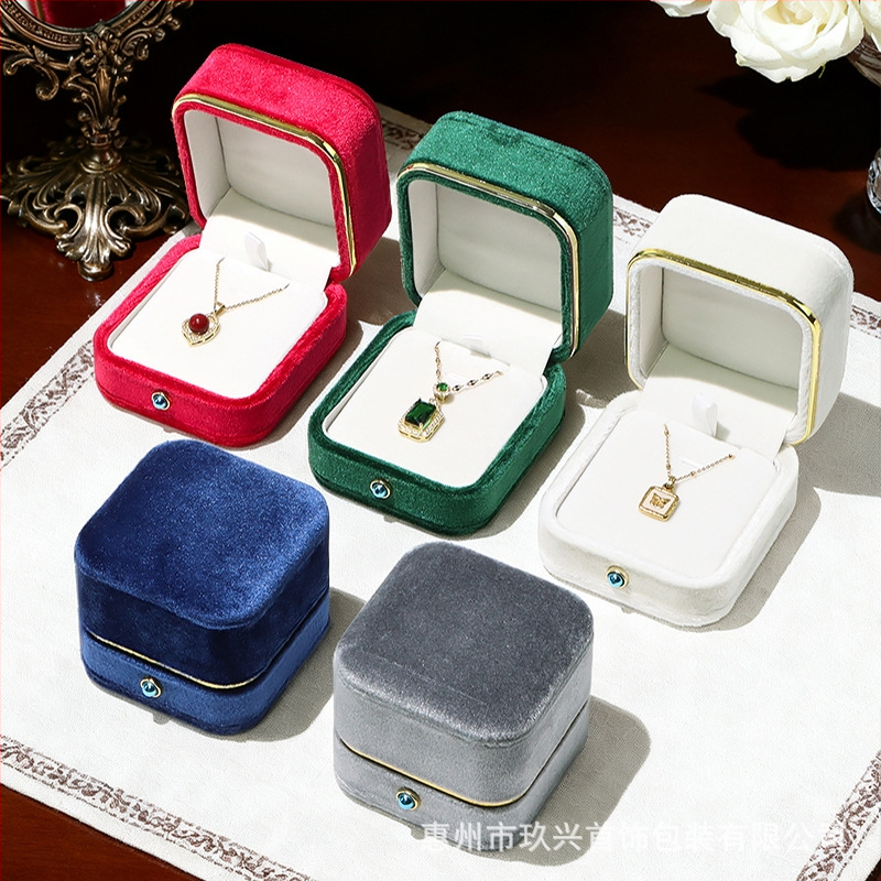 Σετ κουτιών κοσμημάτων με εσωτερικό φλανελ και χρυσοί άκρες για δαχτυλίδια, βραχιόλια, κολιέ και σετ