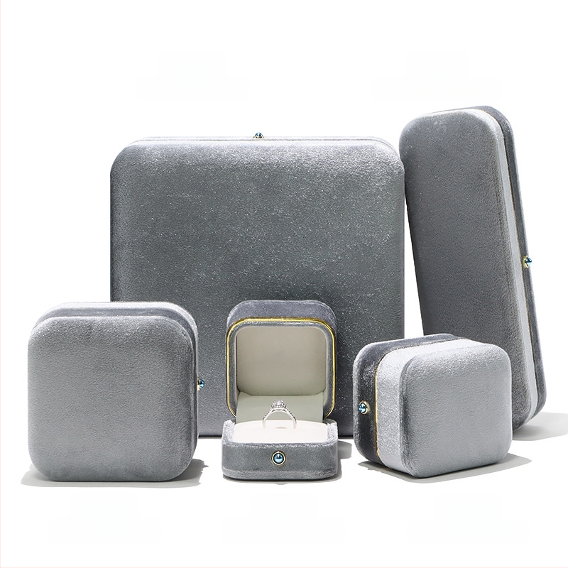 Σετ κουτιών κοσμημάτων με εσωτερικό φλανελ και χρυσοί άκρες για δαχτυλίδια, βραχιόλια, κολιέ και σετ