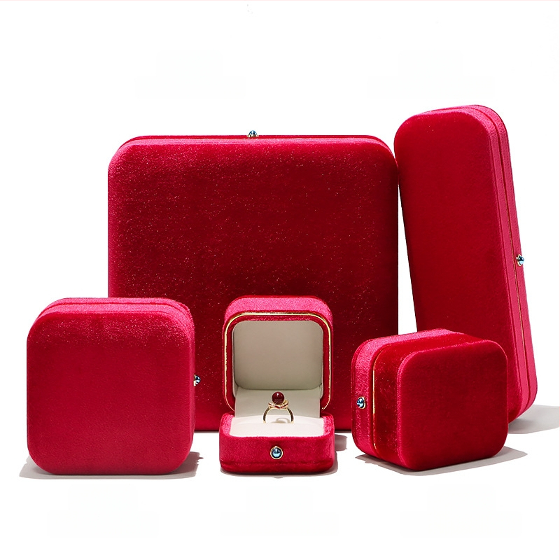 Σετ κουτιών κοσμημάτων με εσωτερικό φλανελ και χρυσοί άκρες για δαχτυλίδια, βραχιόλια, κολιέ και σετ