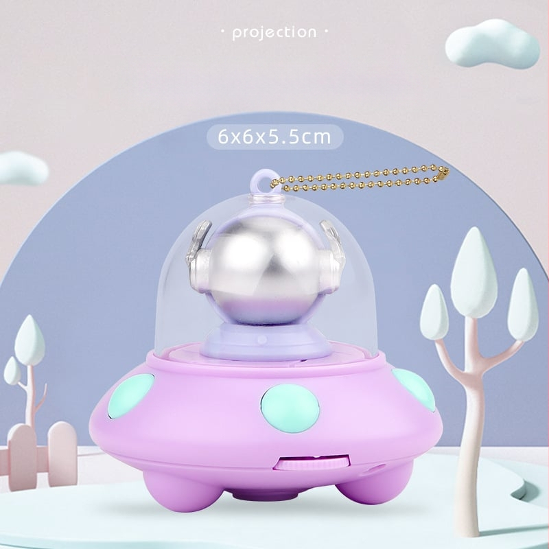 Ключодържател с прожектор: мини светещ аксесоар с дизайн летяща чиния и астронавт (LED проектор, пластмасов, за деца 4–6 години)