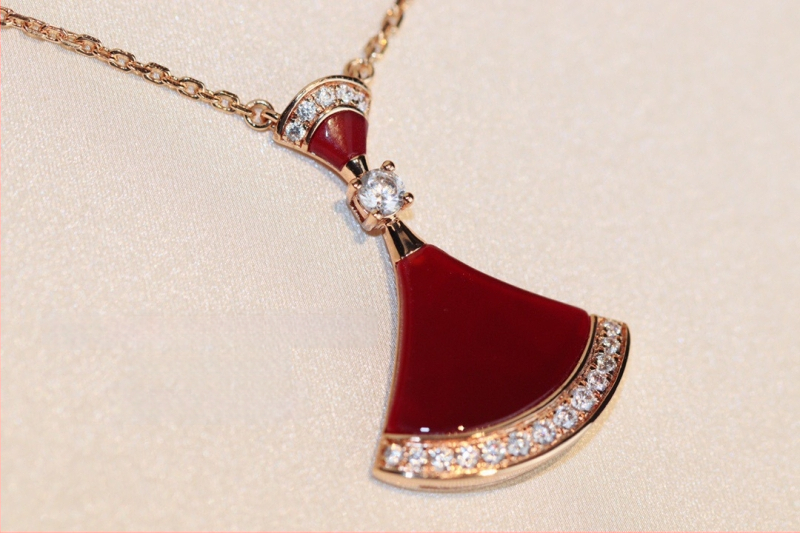 Geometriska formas kaklarota no 925 sudraba ar kulonu, vasaras 2023 kolekcija, produkta kods 5956