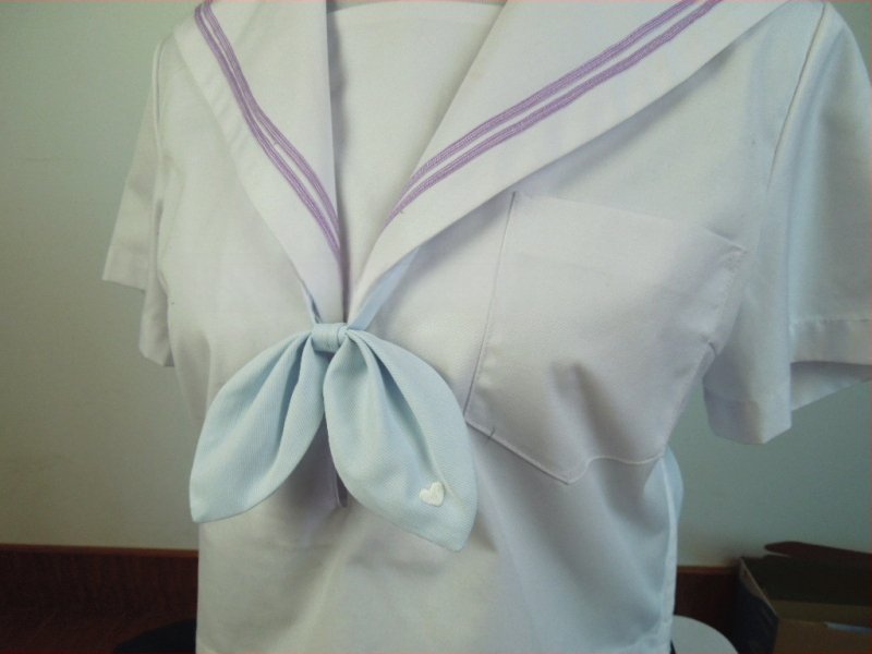 Hímzett virágos gallérkiegészítő nyúlfül-stílusú és masni elemű